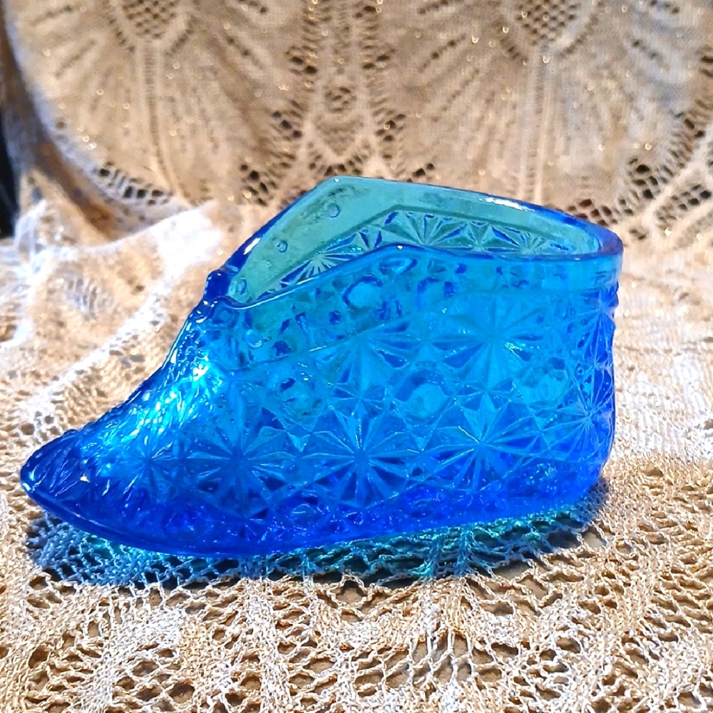Beaitiful 4" Blue Star Design Glass Shoe.